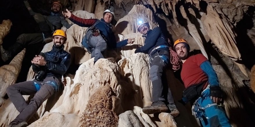 CİSAD üyesi dağcılar, Sümbül Dağındaki mağarayı gezdiler
