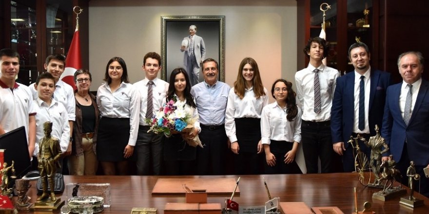 Başkan Ataç öğrencilere küresel model ödülünü anlattı