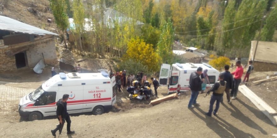 Yüksekova’da inşaat çöktü: 5 yaralı
