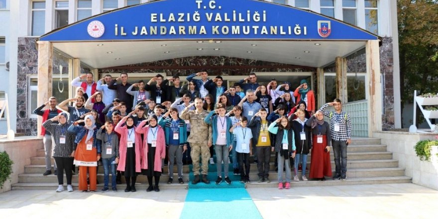 Öğrencilerden Mehmetçiğe  asker selamı