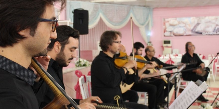 Hastalar klasik Türk müziğiyle coştu