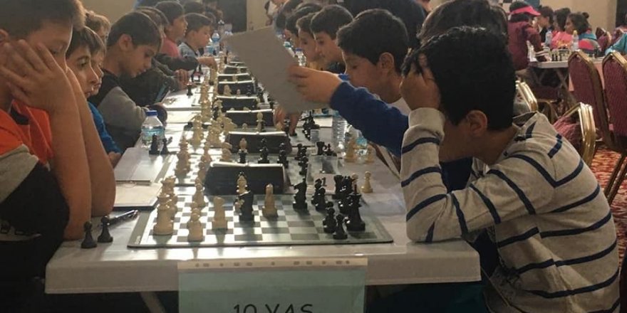 Elazığ’da küçükler ve yıldızlar satranç turnuvası