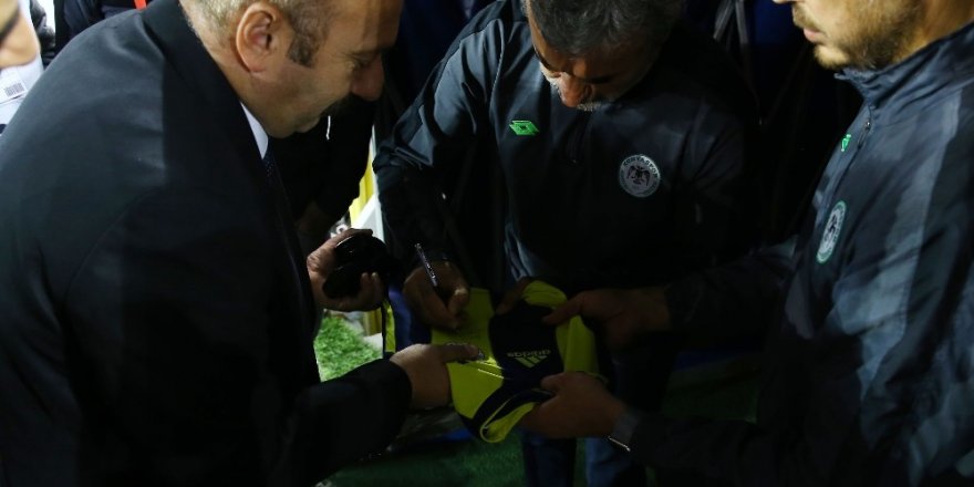 Fenerbahçe taraftarından Aykut Kocaman’a çiçek