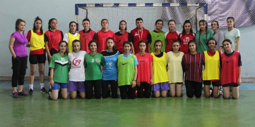 Oğuzeli HEM Spor, spor şehri Gaziantep’ten destek bekliyor