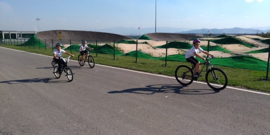 Pedallar Ayçiçeği Bisiklet Vadisi’nde çevrildi