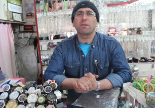 Şal bakma bahanesiyle 8 bin lira çaldılar