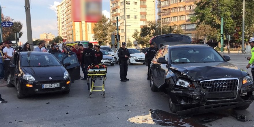 Konya’da iki otomobil çarpıştı: 3 yaralı