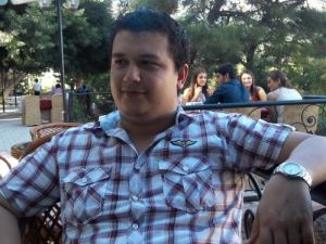 Genç Öğretmen Evinde Ölü Bulundu