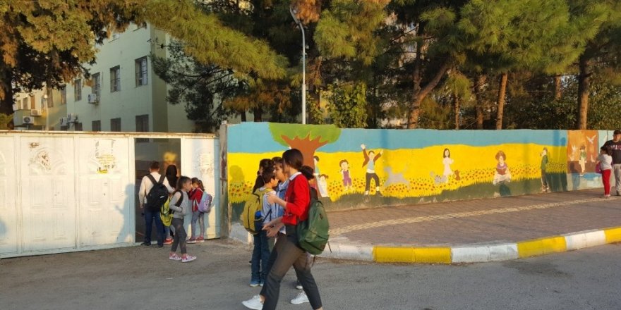 Nusaybin’de öğrenciler 18 günlük aradan sonra tekrar okullarına kavuştu