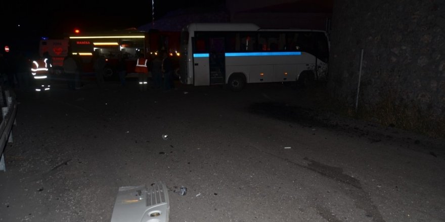 Manisa’da işçi servisi kaza yaptı: 3’ü ağır 26 yaralı