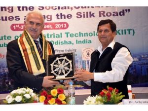 Aü, Hindistan'da Uluslararası Sempozyuma Katıldı