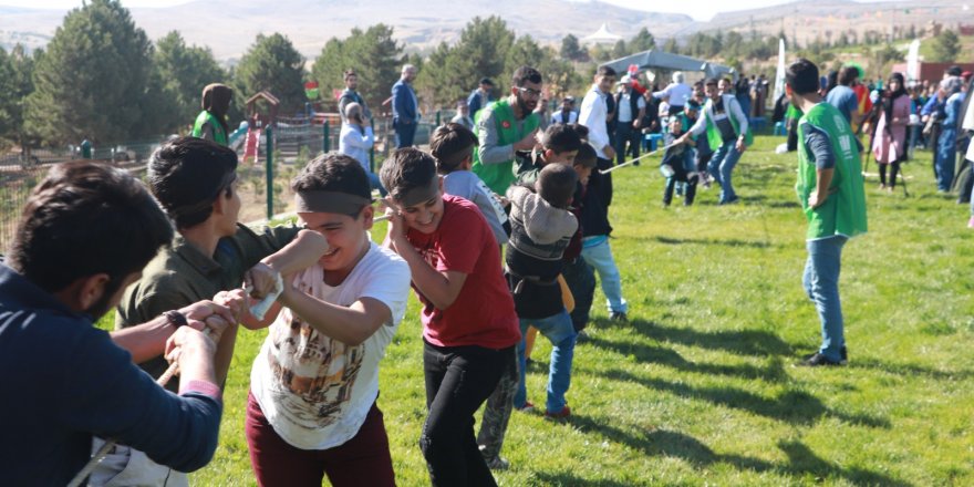 Konya İHH yetimleri sevindirdi