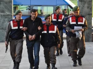 Üvey Babasının Boğazını Sıkarak Öldürdü