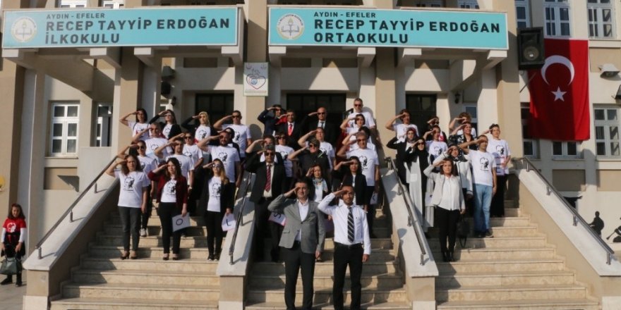 Recep Tayyip Erdoğan İlk ve Ortaokul’unda ‘Asker selam’ı ile kutlama