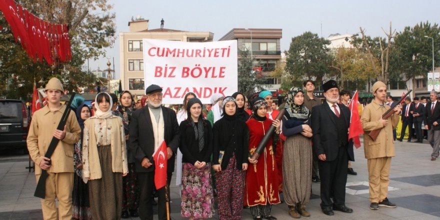 29 Ekim kutlamalarında Mehmetçiğe asker selamı
