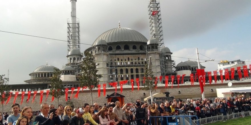 Taksim Meydanı’nda  ’29 Ekim’ coşkusu