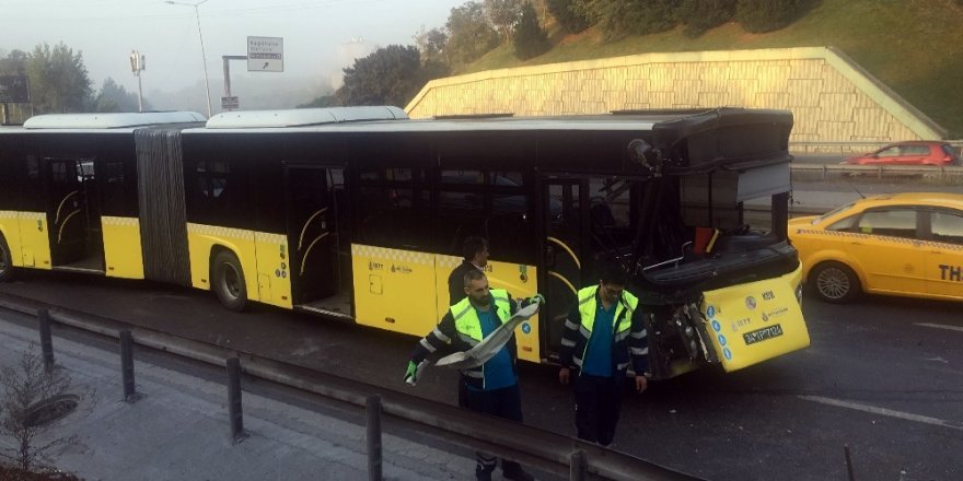 İETT otobüsü park halindeki kamyonete çarptı: 1 yaralı