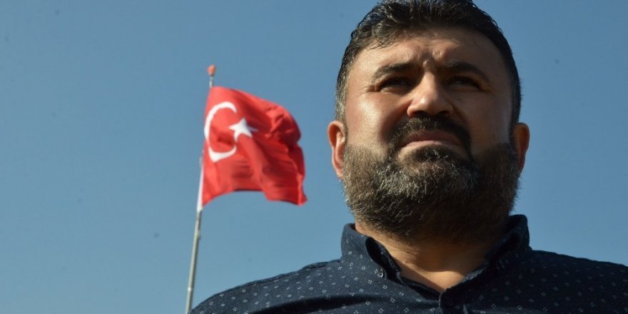 Mehmetçiğe Türk bayrağıyla destek