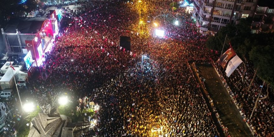 Antalya’da Cumhuriyet Bayramı coşkusu meydanlara sığmadı