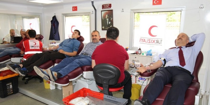 Başkan Büyükgöz kan bağışında bulundu