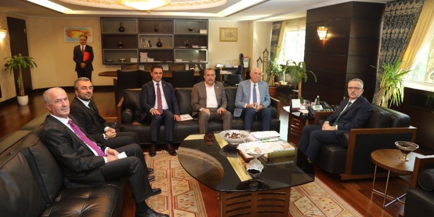 Van heyetinden Cumhurbaşkanlığı Strateji ve Bütçe Başkanı Naci Ağbal’a ziyaret