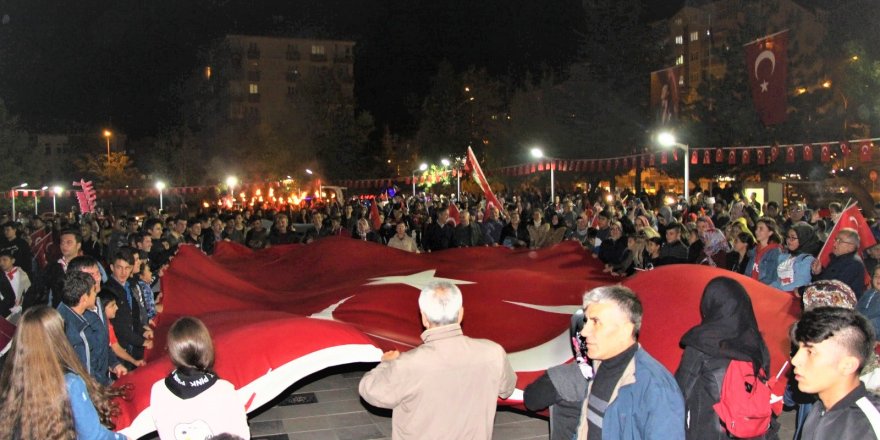 Cumhuriyet Fener Alayı düzenlendi