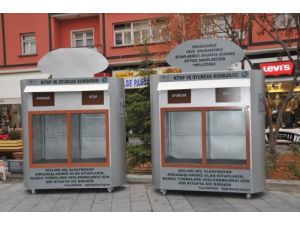 Kitap Ve Oyuncak Kumbarasına Büyük İlgi Gösteriliyor