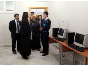 Milletvekili Beyaz Diyarbakır'da Okuma Salonlarını Ziyaret Etti