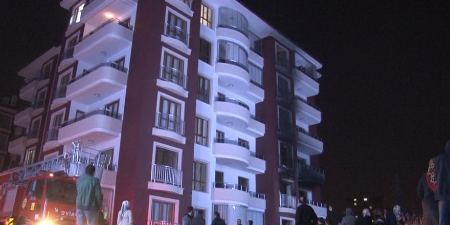 Apartmanda yangın paniği: 10 kişi hastanelik oldu