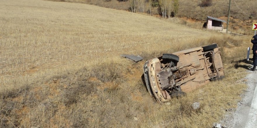 Kontrolden çıkan otomobil şarampole devrildi