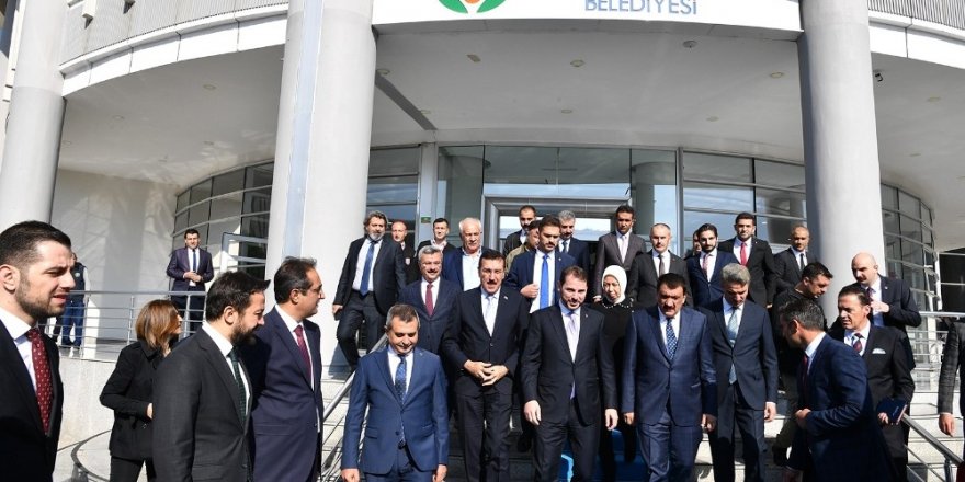 Bakan Albayrak, Malatya Büyükşehir Belediyesini  ziyaret etti