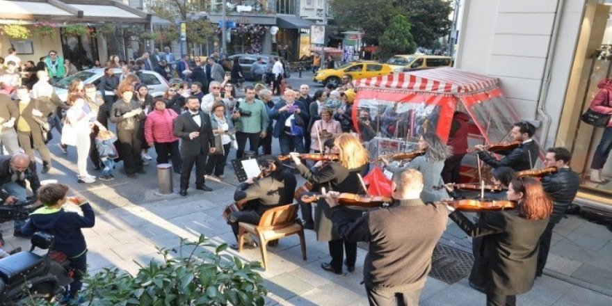 Adıyaman filarmoni orkestrası İstanbul’da cadde konseri verdi