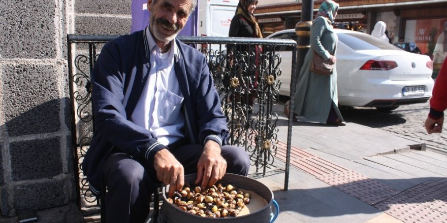 Diyarbakır sokaklarında ’kestane kebap’ tezgahlardaki yerini aldı