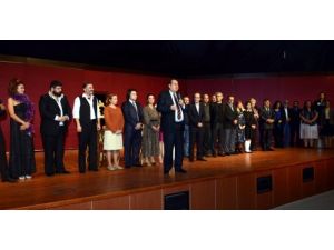 Mersin Büyükşehir Belediyesi Şehir Tiyatroları Perdelerini Açtı