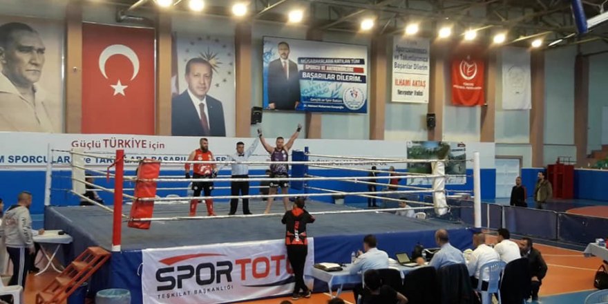 Salihlili sporcu Muay Thai’de Türkiye şampiyonu