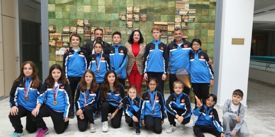 Türkiye Şampiyonu olan ADS Squash başarısını Nilüfer ile paylaştı