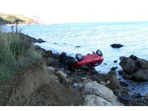 Otomobiliyle 150 Metrelik Uçurumdan Denize Düşen Kadın Sürücü Yaralandı