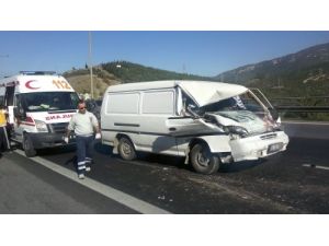 Kamyonla Çarpışan Minibüsün Sürücüsü Öldü