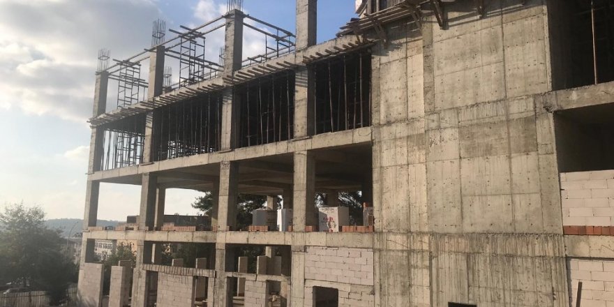 Kandıra’daki yeni belediye binası hızla yükseliyor