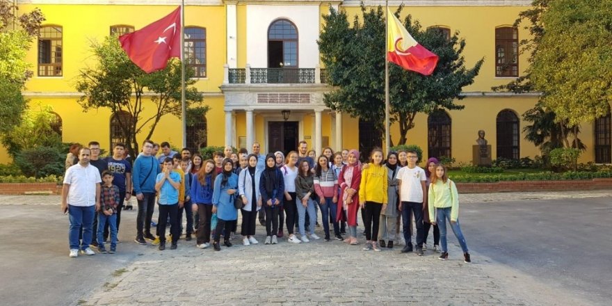 Kaynarca’da derece yapan öğrenciler için İstanbul’a gezi düzenlendi