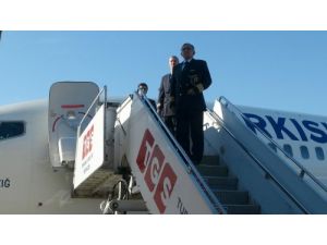 Atatürk, Havalimanında Saygı İle Anıldı