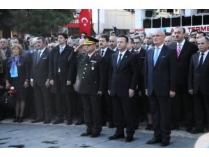 Atatürk Ölümünün 75. Yılında Anılıyor