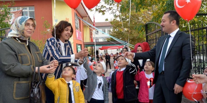 Minikler Mehmetçik’e sevgi balonuyla selam gönderdi
