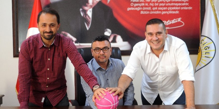 Çiğli Belediyespor’dan ’Pembe Top Sahada’ kampanyasına destek