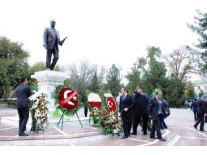 Atatürk, Türkmenistan'da Anıldı