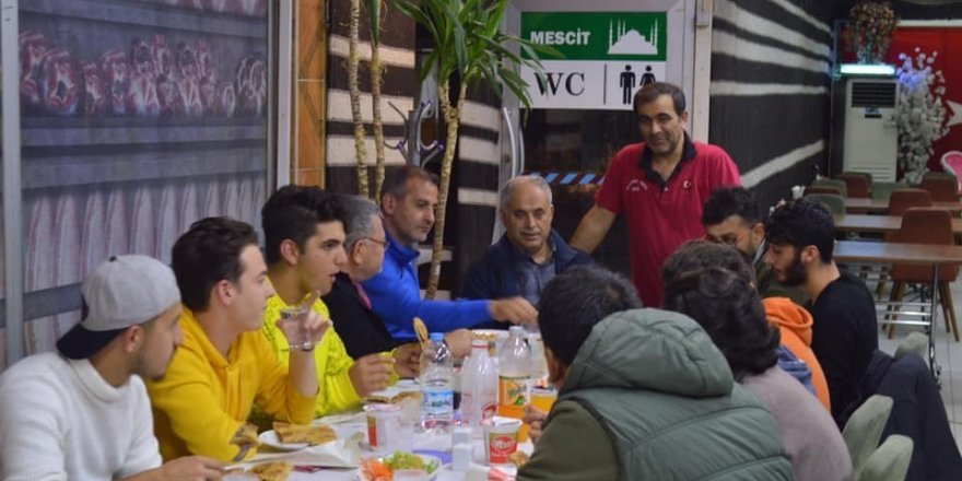 Bayırköysporlu futbolcular zorlu Bilecikspor maçı öncesi yemekte buluştular