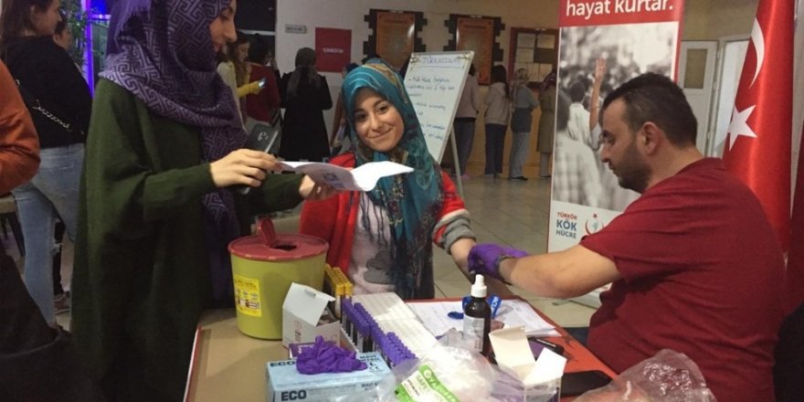 KYK’lı öğrencilerden, Türk Kızılayı’nın kök hücre bağışı kampanyasına destek