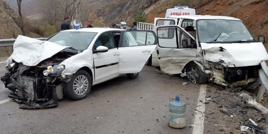 Gümüşhane’de iki ayrı trafik kazasında 9 kişi yaralandı