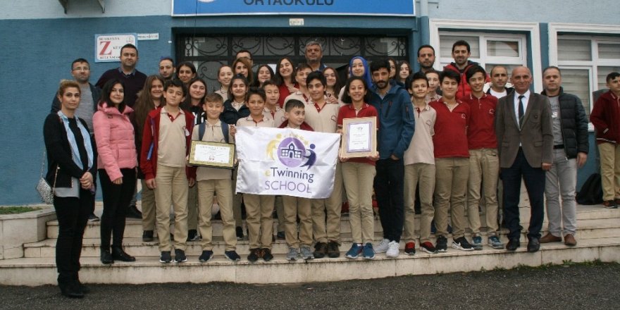 Devrek Ahmet Taner Kışlalı Ortaokulu’na Avrupa ödülü