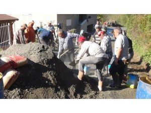 Devlet-millet İş Birliği İle Yollara Beton Döküyorlar